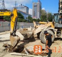 艹小美女免费网高温下的坚守｜道路建设者用汗水铺就畅通路